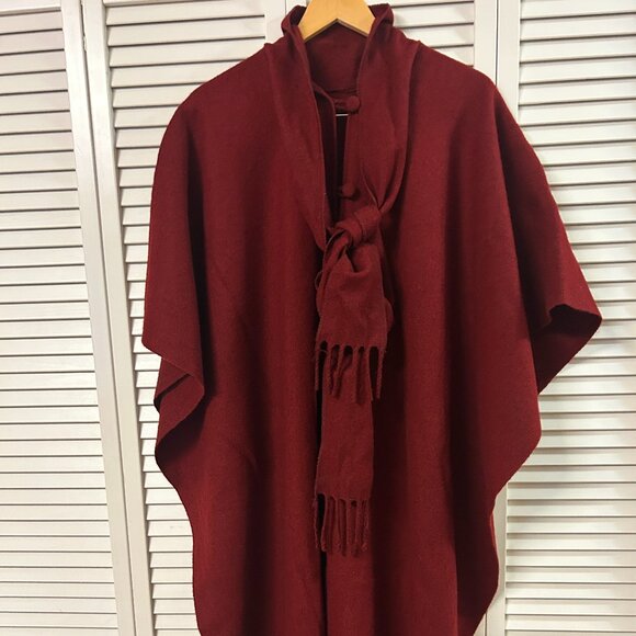 New. 100% Wool Poncho/Cape with Scarf: One Size - Picture 3 of 13